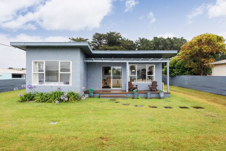 Photo of property in 62 Nash Parade, Foxton Beach, Foxton, 4815