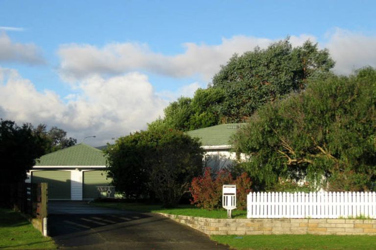 Photo of property in 5 Dennis Grove, Paraparaumu Beach, Paraparaumu, 5032