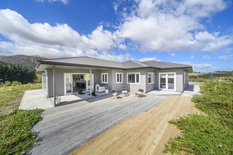Photo of property in 52 Highland View Drive, Tokomaru, Palmerston North, 4474