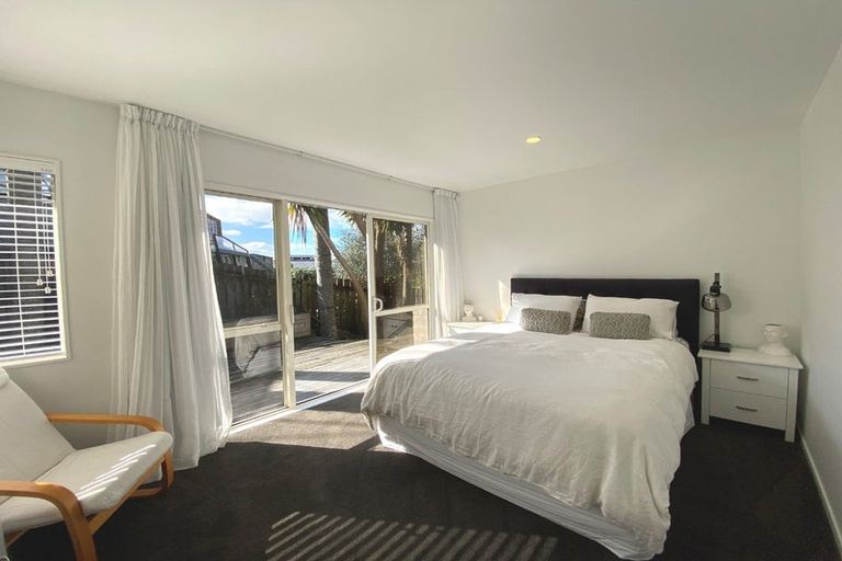 Photo of property in 76a Wade River Road, Stanmore Bay, Whangaparaoa, 0932