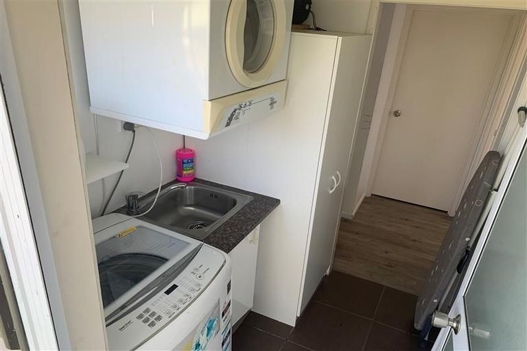 Photo of property in 2/33 Penion Drive, Flat Bush, Auckland, 2023