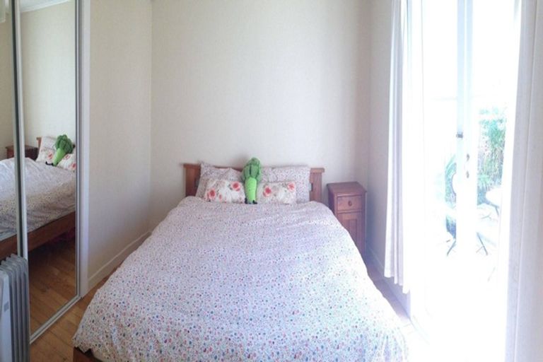 Photo of property in 14 Atkinson Road, Titirangi, Auckland, 0604