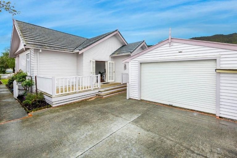 Photo of property in 16 Norton Park Avenue, Fairfield, Lower Hutt, 5011