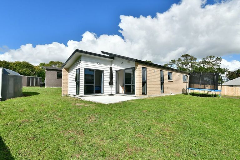 Photo of property in 16 Taupata Lane, Helensville, 0800