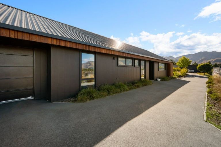 Photo of property in 11 Sarges Way, Lake Hawea, Wanaka, 9382