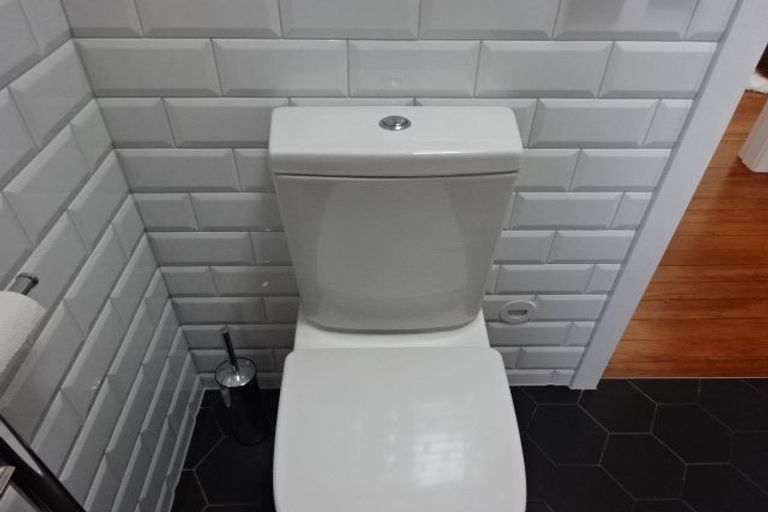 Photo of property in 1/64 Victoria Road, Devonport, Auckland, 0624