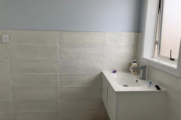 Photo of property in 1/5 Bond Crescent, Forrest Hill, Auckland, 0620