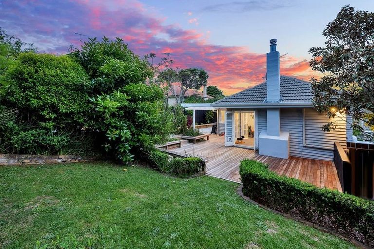 Photo of property in 1/53 Corunna Road, Milford, Auckland, 0620