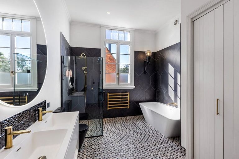 Photo of property in 95a Calliope Road, Stanley Point, Auckland, 0624