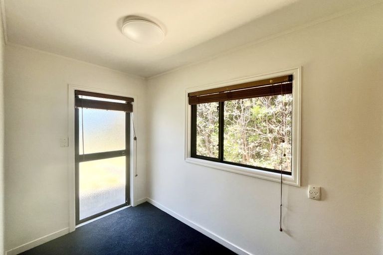 Photo of property in 2/5 Seacliffe Avenue, Belmont, Auckland, 0622