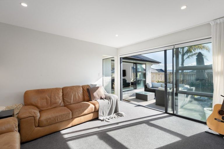 Photo of property in 18 Charlotte Drive, Omokoroa, 3114