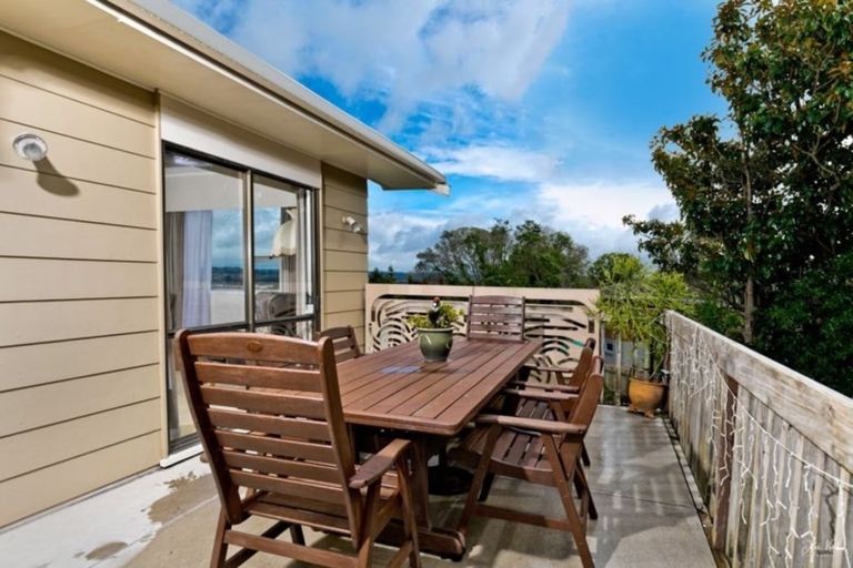 Photo of property in 33 Longreach Drive, Sunnyvale, Auckland, 0612