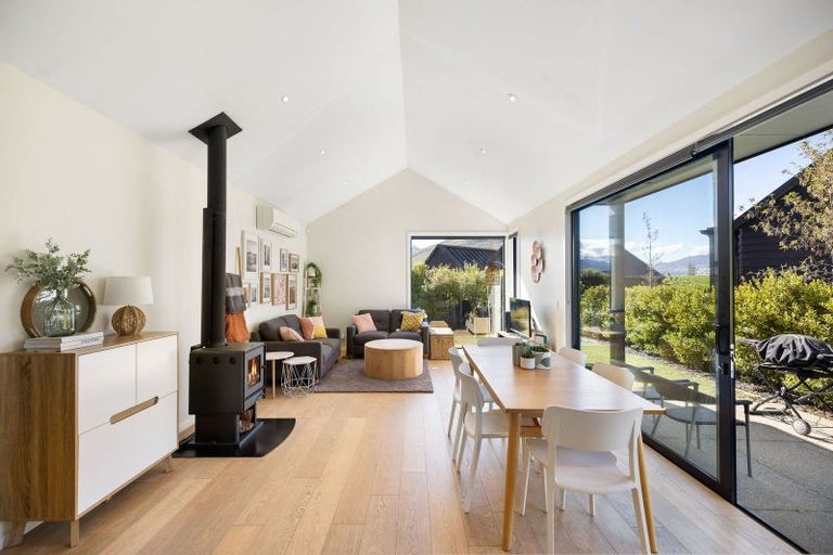 Photo of property in 4 Mckenzies Shute, Jacks Point, Queenstown, 9371