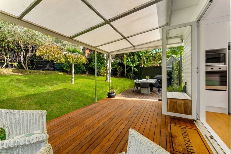 Photo of property in 2/19 Bishopgate Street, Birkdale, Auckland, 0626