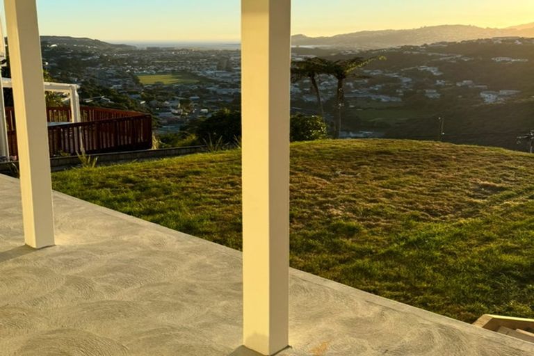 Photo of property in 174 Nevay Road, Karaka Bays, Wellington, 6022