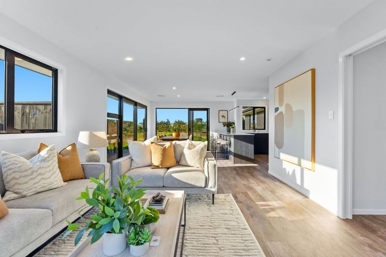 Photo of property in 74 Metoriti Crescent, Karaka, 2124