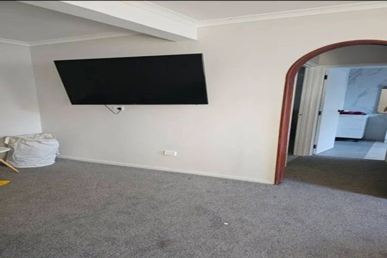 Photo of property in 54 Kemp Road, Massey, Auckland, 0614