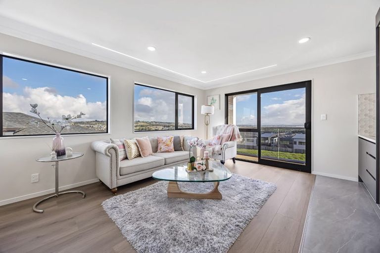 Photo of property in 6 Mill Hill Close, Flat Bush, 2019