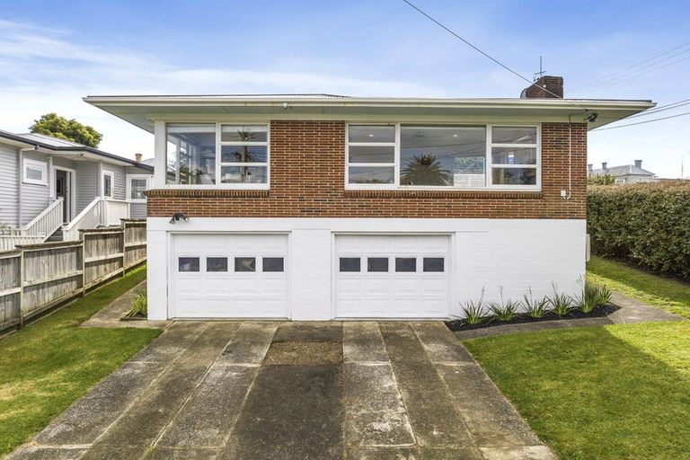 Photo of property in 28 Richmond Avenue, Northcote Point, Auckland, 0627