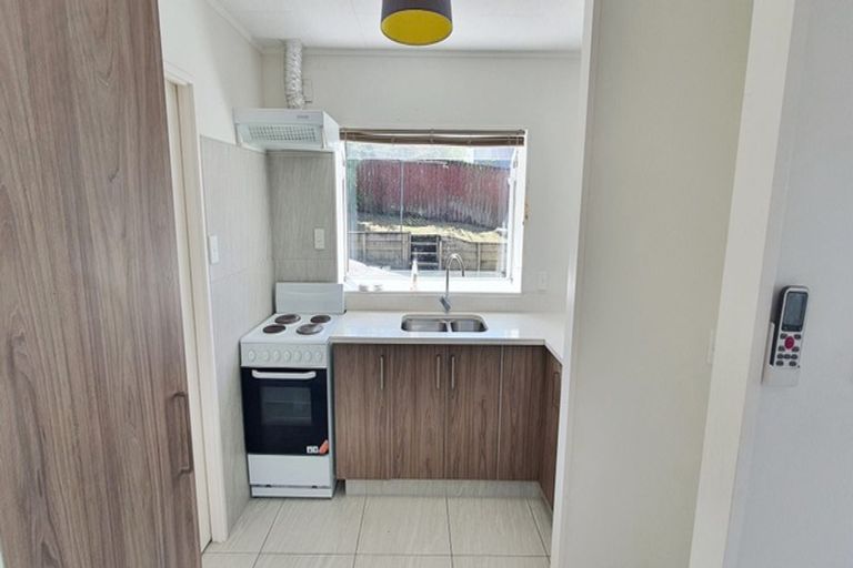 Photo of property in 11 Kearney Place, Massey, Auckland, 0614