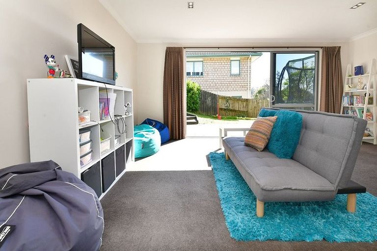 Photo of property in 8 Rivervale Grove, Stanmore Bay, Whangaparaoa, 0932