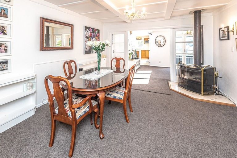 Photo of property in 12 Tarata Street, Saint Johns Hill, Whanganui, 4501