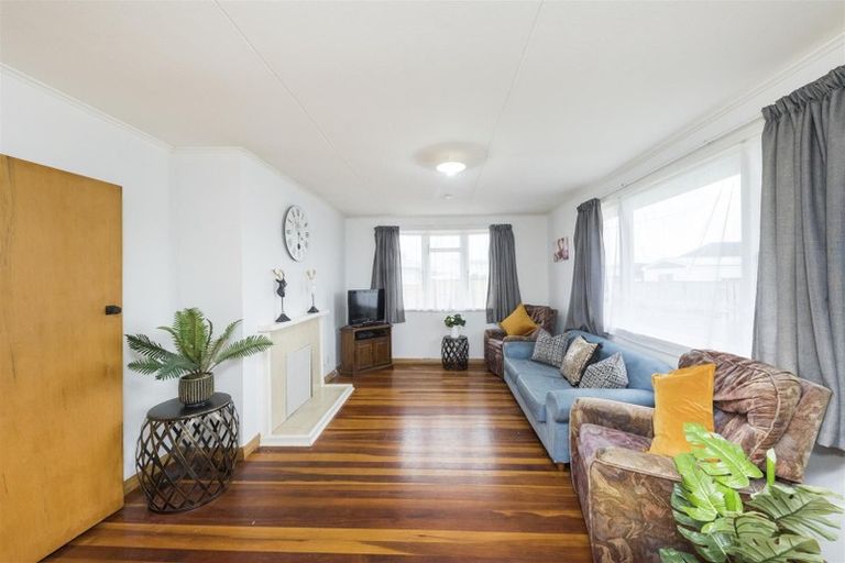 Photo of property in 9 Holland Crescent, Bulls, 4818