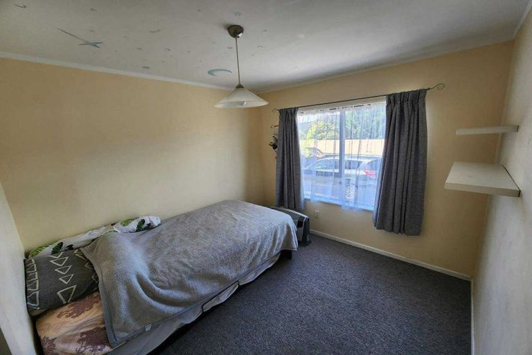 Photo of property in 3 Fenchurch Grove, Stokes Valley, Lower Hutt, 5019