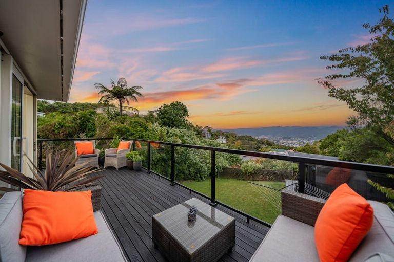 Photo of property in 7 Pokohiwi Road, Normandale, Lower Hutt, 5010