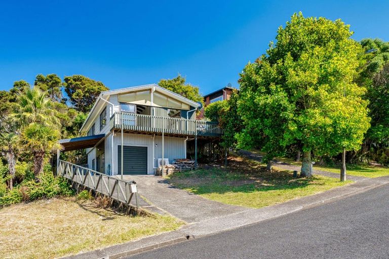 Photo of property in 29 Noeleen Street, Glenfield, Auckland, 0629