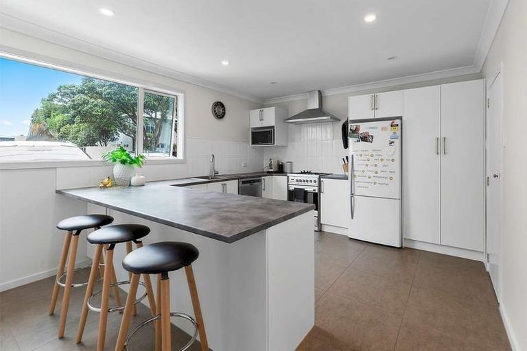 Photo of property in 56 Maupuia Road, Maupuia, Wellington, 6022