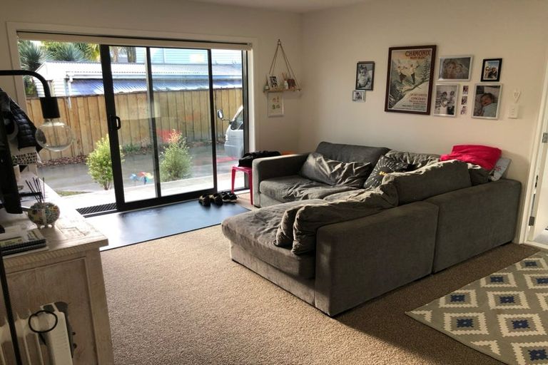 Photo of property in 40 Trinidad Road, Sunnynook, Auckland, 0620