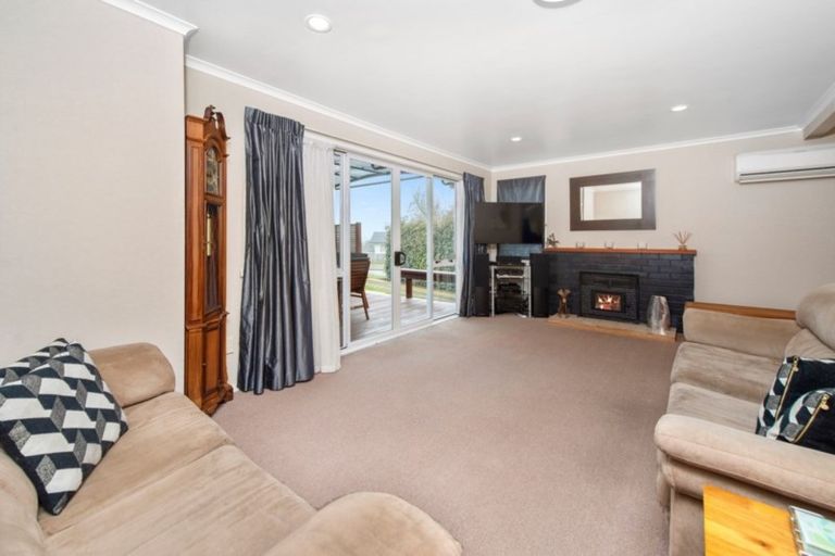 Photo of property in 2 Paterson Grove, Pukehangi, Rotorua, 3015