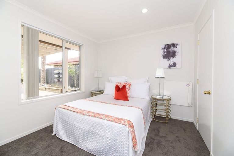 Photo of property in 595 Great South Road, Rosehill, Papakura, 2113