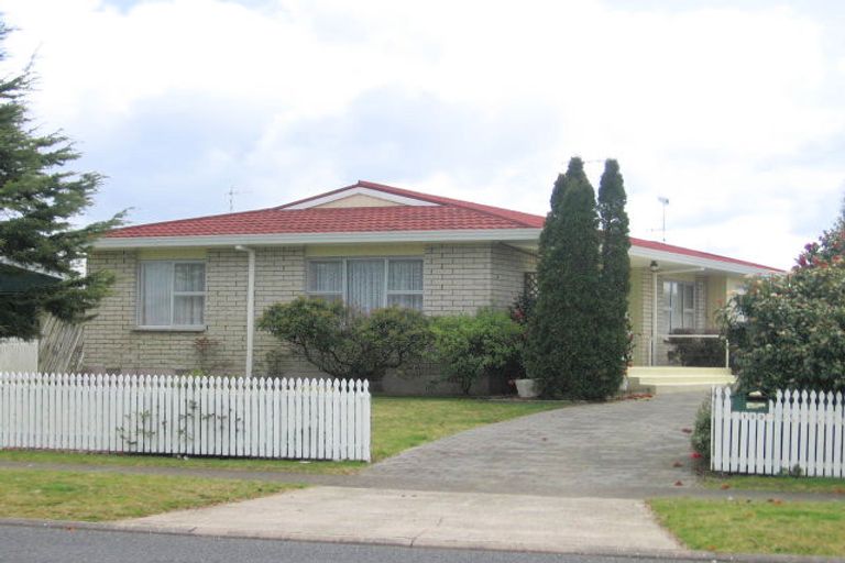 Photo of property in 113 Charleston Avenue, Whangamata, 3620