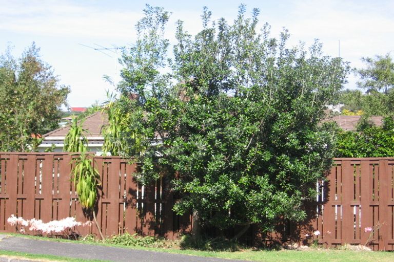 Photo of property in 10 Korotaha Terrace, Rothesay Bay, Auckland, 0630