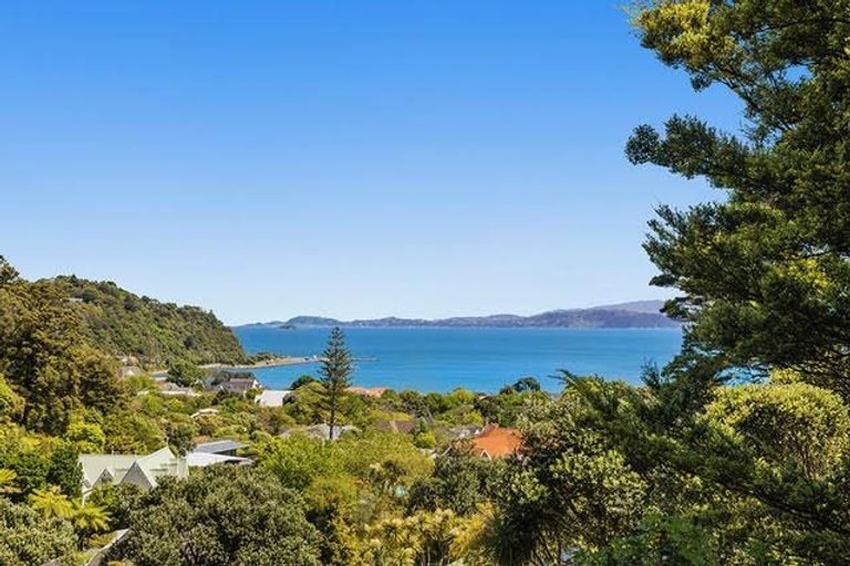 Photo of property in 3 Whiorau Grove, Lowry Bay, Lower Hutt, 5013