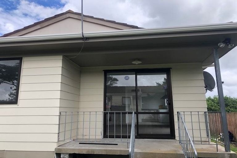 Photo of property in 2/8 Blackgate Place, Weymouth, Auckland, 2103