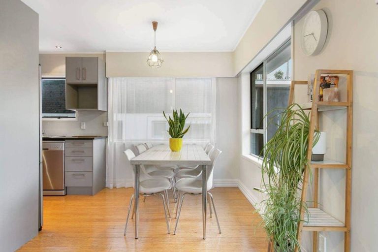 Photo of property in 1/425 Don Buck Road, Massey, Auckland, 0614