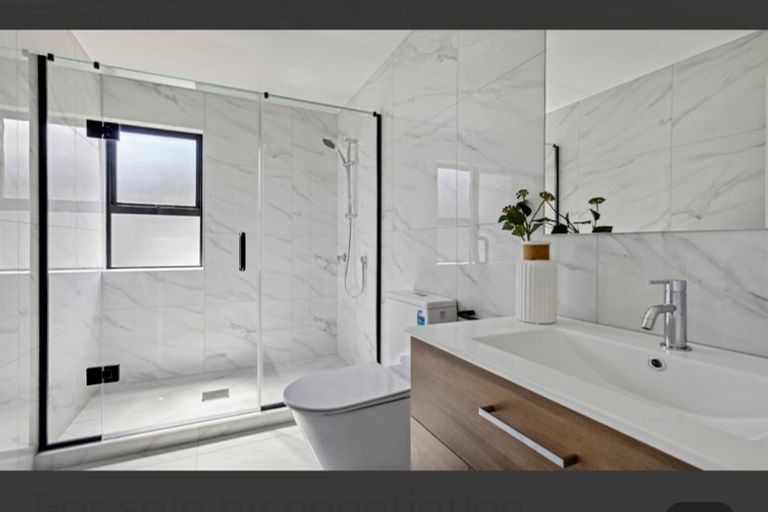 Photo of property in 12 Woodhouse Place, West Harbour, Auckland, 0618