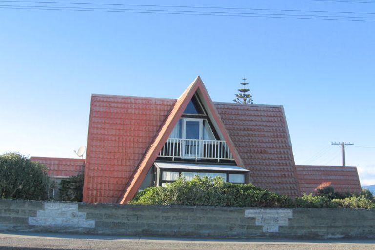 Photo of property in 46 Marine Parade, Otaki Beach, Otaki, 5512