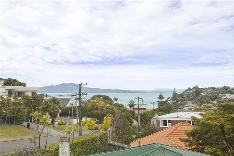 Photo of property in 8 Scarboro Terrace, Murrays Bay, Auckland, 0630