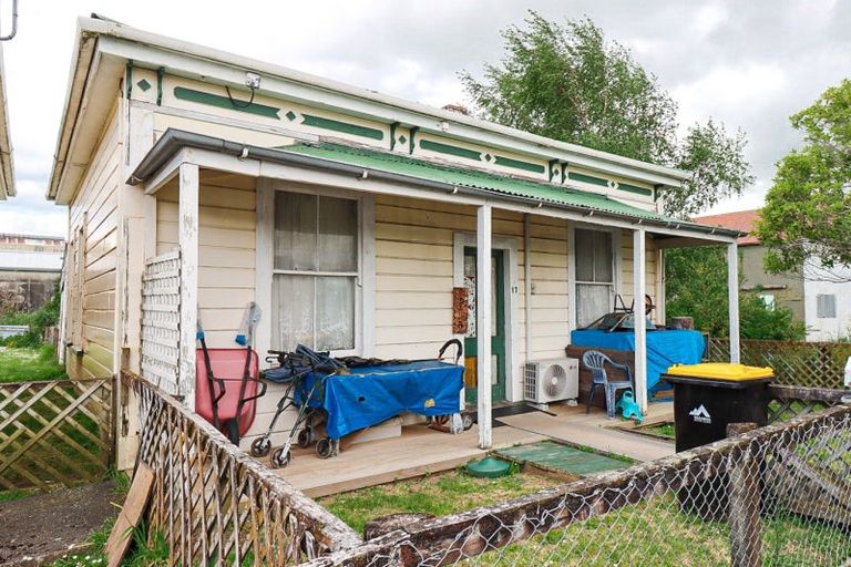 Photo of property in 17 Allardice Street, Dannevirke, 4930