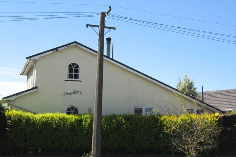 Photo of property in 11 Prestons Road, Redwood, Christchurch, 8051