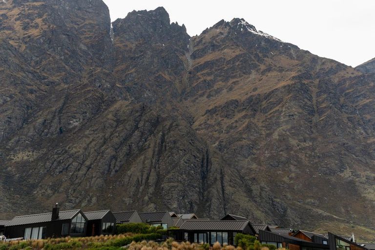 Photo of property in 22 Cunninghams Drive, Jacks Point, Queenstown, 9371