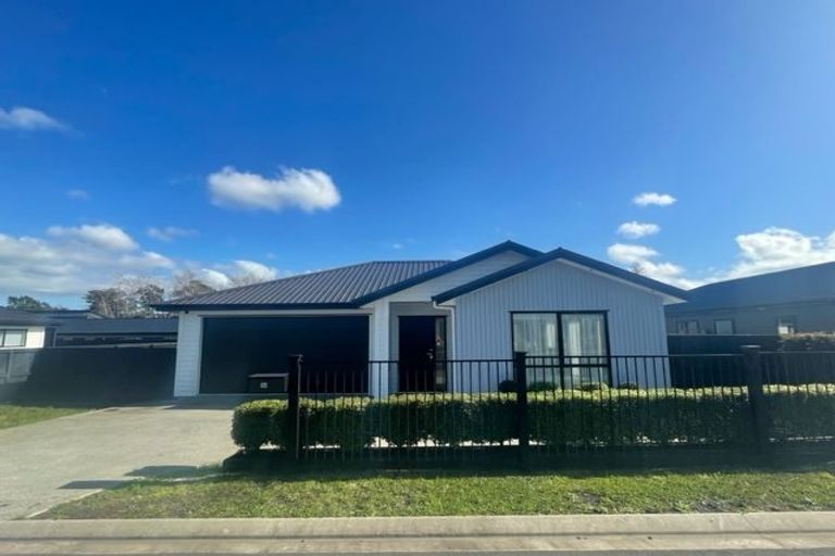 Photo of property in 14 Cutfield Lane, Kumeu, 0810