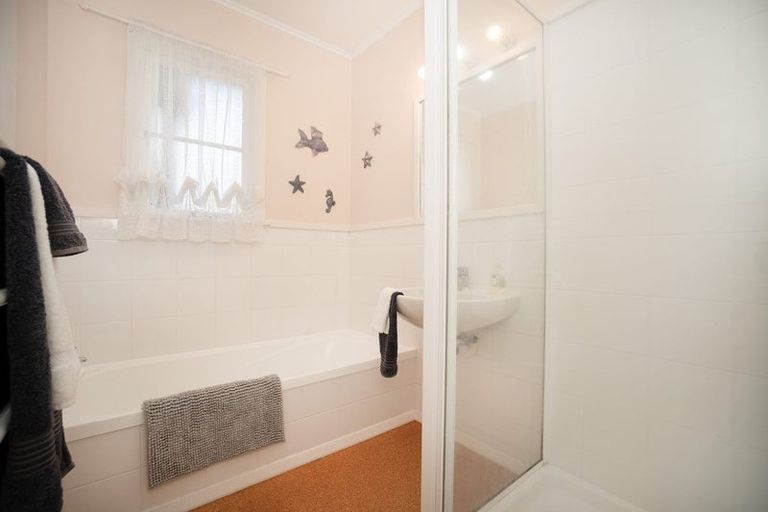 Photo of property in 8 Swansea Street, Hokowhitu, Palmerston North, 4410