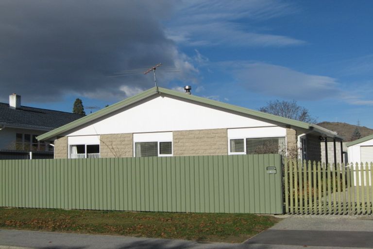 Photo of property in 30 Molyneux Avenue, Cromwell, 9310