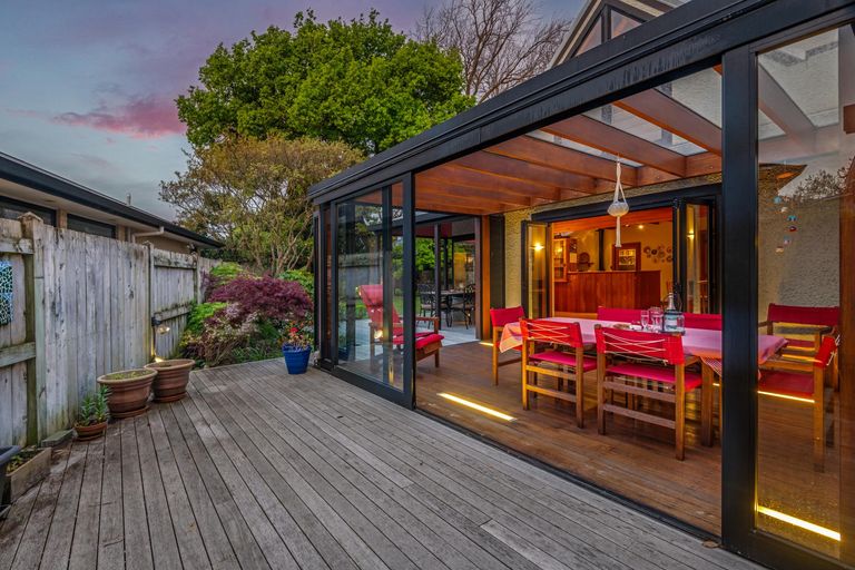 Photo of property in 18 Durham Crescent, Palmerston North, 4414