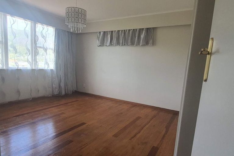 Photo of property in 39 Korau Grove, Stokes Valley, Lower Hutt, 5019